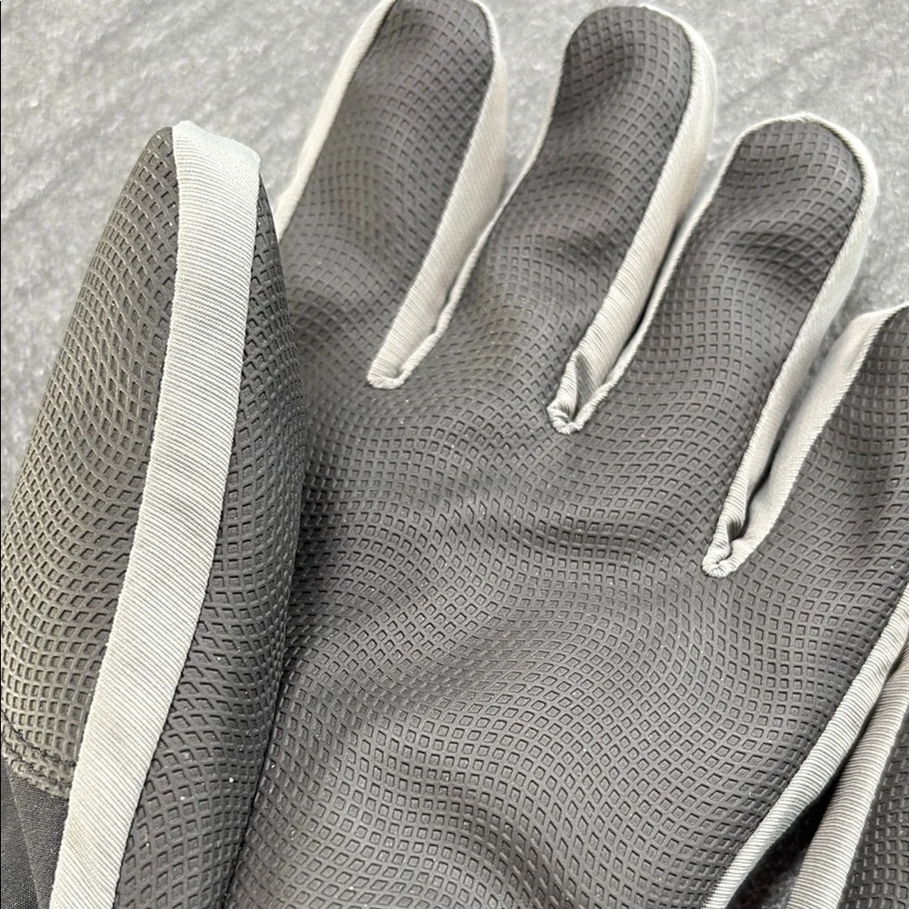 EUC Kid’s Rossignol Black and Gray Winter Gloves XL